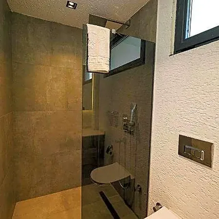 The Ni Akyarlar -